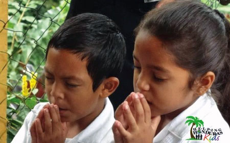praying-children